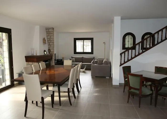 Superbe Villa De Charme Avec Piscine Chauffee
